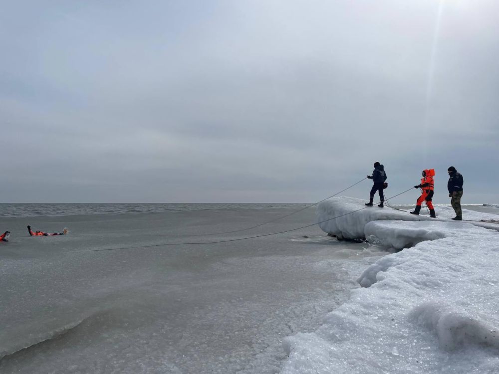 В Бердянске прошли учения по спасению на льду и воде