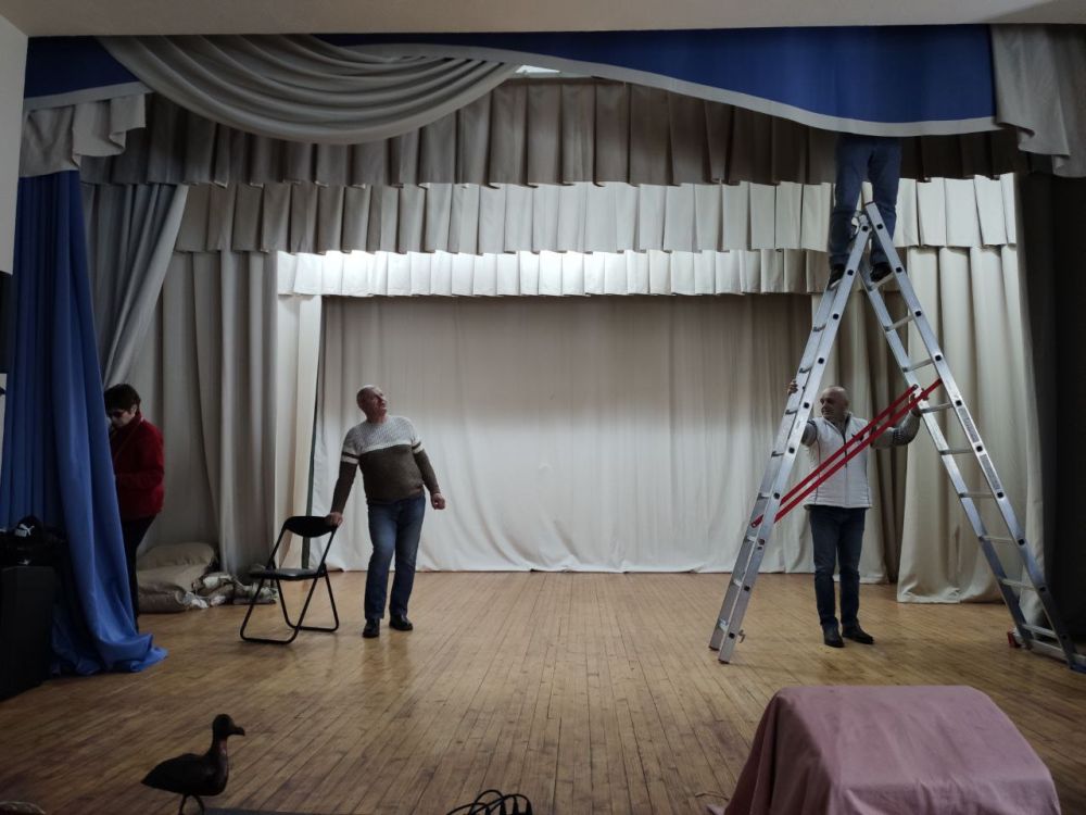 Бердянский ДК «Маяк» получил новую «одежду» для сцены