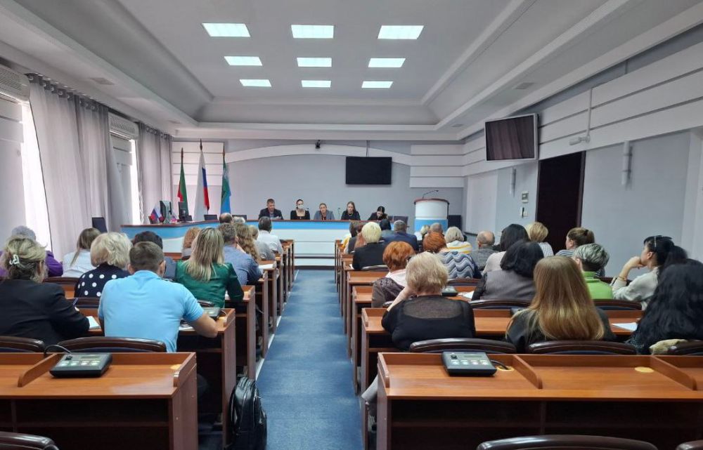 Администрация города и образовательные учреждения обеспечивают взаимодействие в вопросах безопасности и профилактики правонарушений