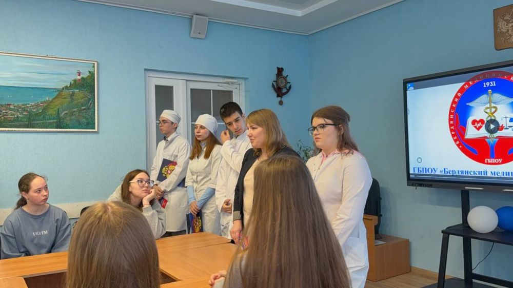 Студенты Бердянского медицинского колледжа знакомят школьников с правилами оказания первой помощи