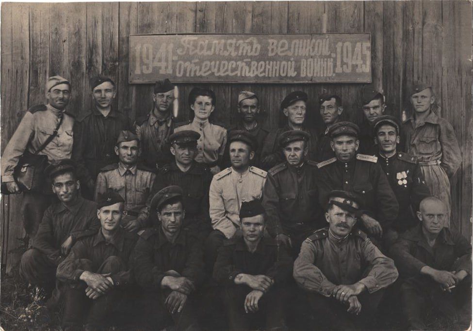 Акция &quot;Книга памяти&quot;. *Администрация Бердянского городского округа провела акцию «Бессмертный полк Бердянск онлайн» в честь 80-летия Победы