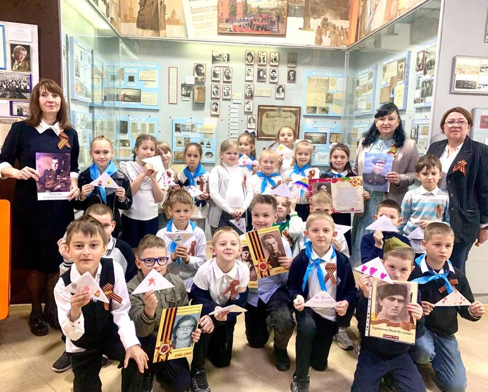 В Бердянском краеведческом музее школьники отметили 80-летие Великой Победы, погрузившись в историю родного края
