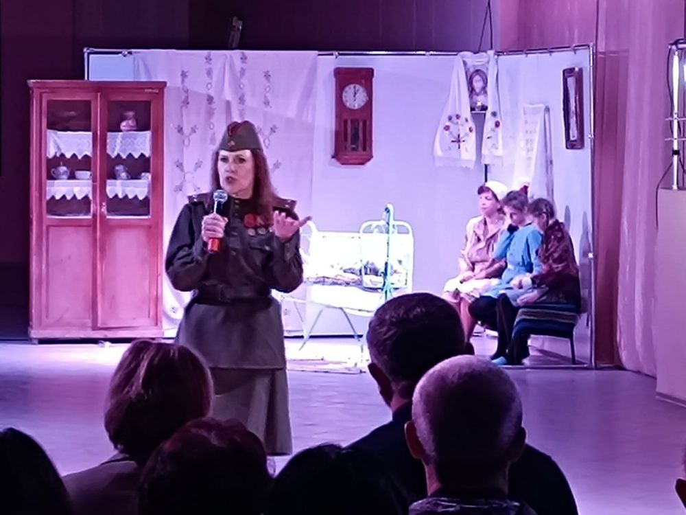 В Бердянском художественном музее представили пронзительную театрализацию “Дети войны”, посвященную 80-летию Великой Победы