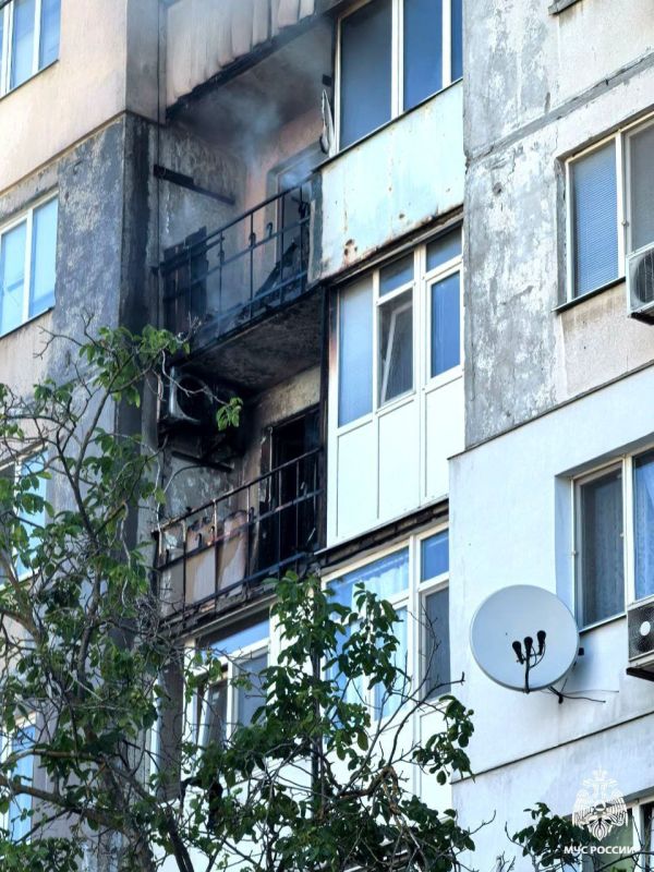 В Бердянске сотрудники МЧС России ликвидировали пожар в 9-этажном жилом доме