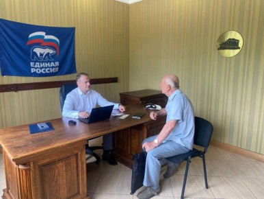 Михаил Попов провел личный прием граждан в Бердянске