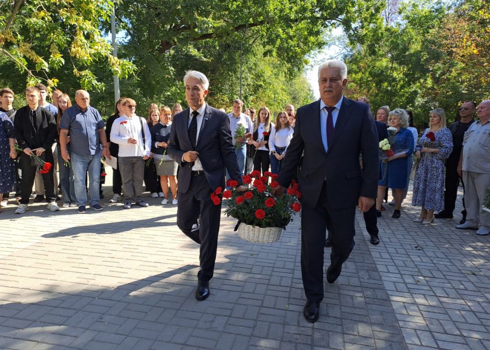 ����� ��������� ������ �������� ������ � ��������������� ������������� � �������������� �������� ����� � ���������� �������-�����������