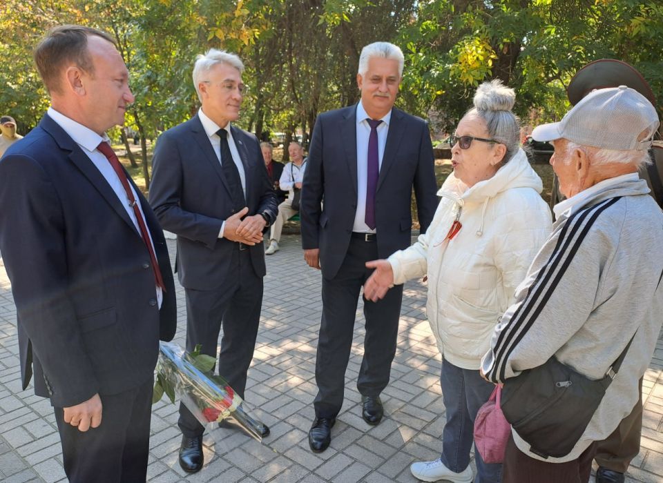 ����� ��������� ������ �������� ������ � ��������������� ������������� � �������������� �������� ����� � ���������� �������-�����������