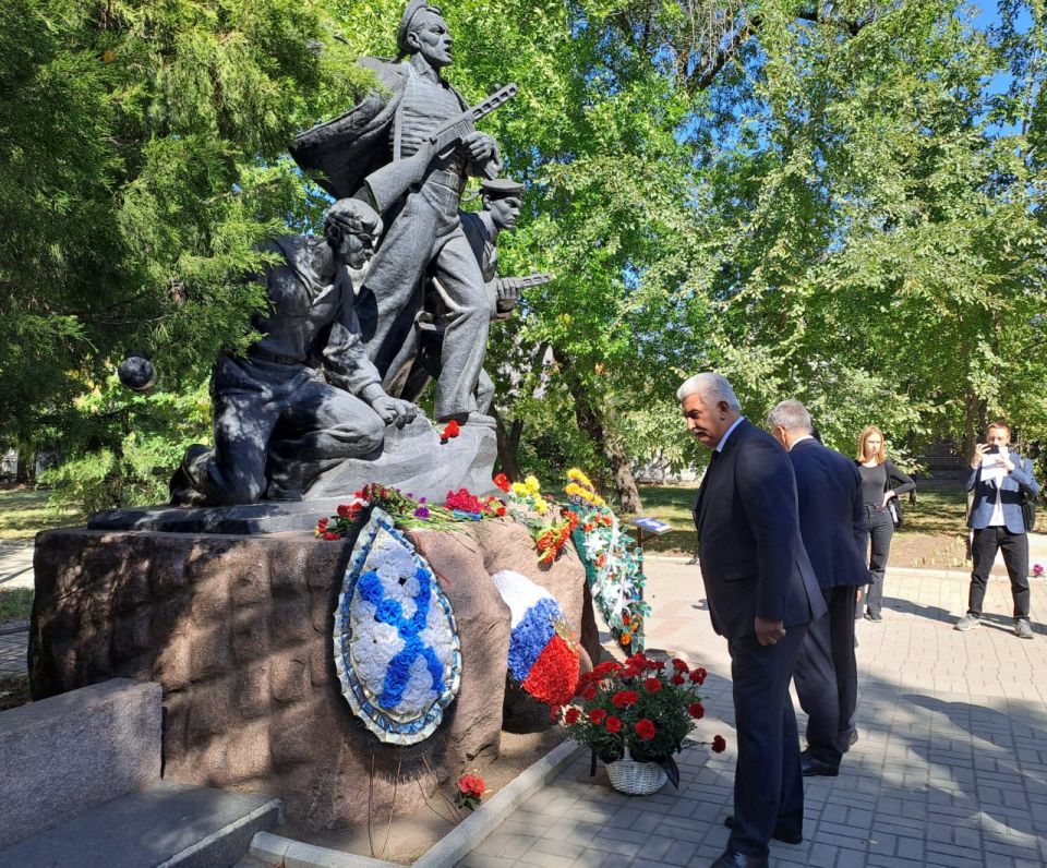 ����� ��������� ������ �������� ������ � ��������������� ������������� � �������������� �������� ����� � ���������� �������-�����������