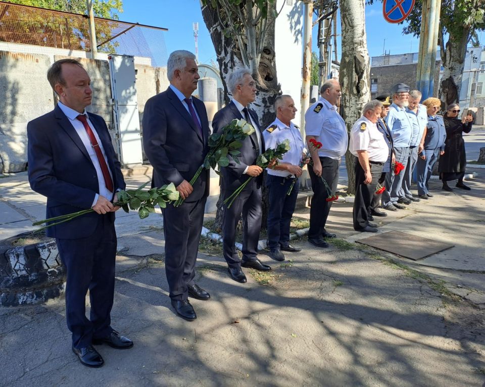 ����� ��������� ������ �������� ������ � ��������������� ������������� � �������������� �������� ����� � ���������� �������-�����������