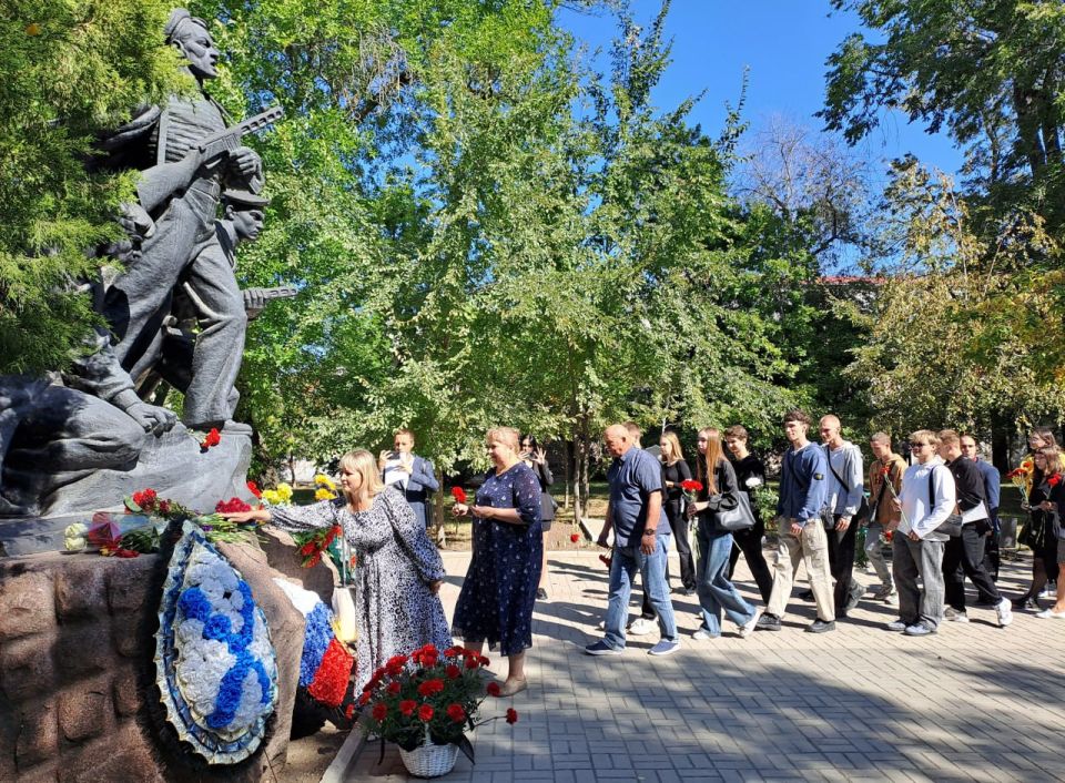 ����� ��������� ������ �������� ������ � ��������������� ������������� � �������������� �������� ����� � ���������� �������-�����������