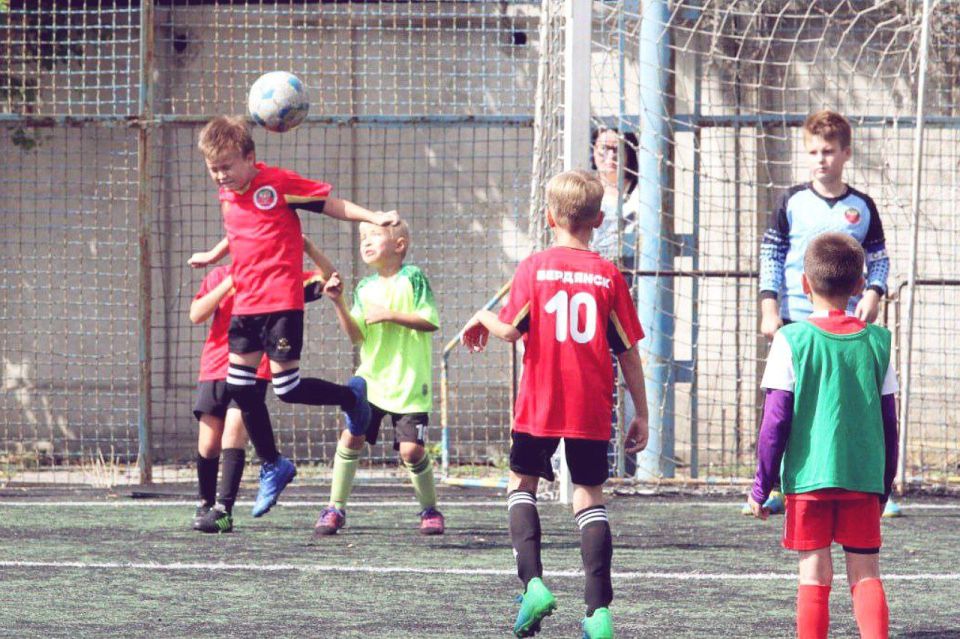 В Бердянске прошёл футбольный турнир среди юношей ко Дню города