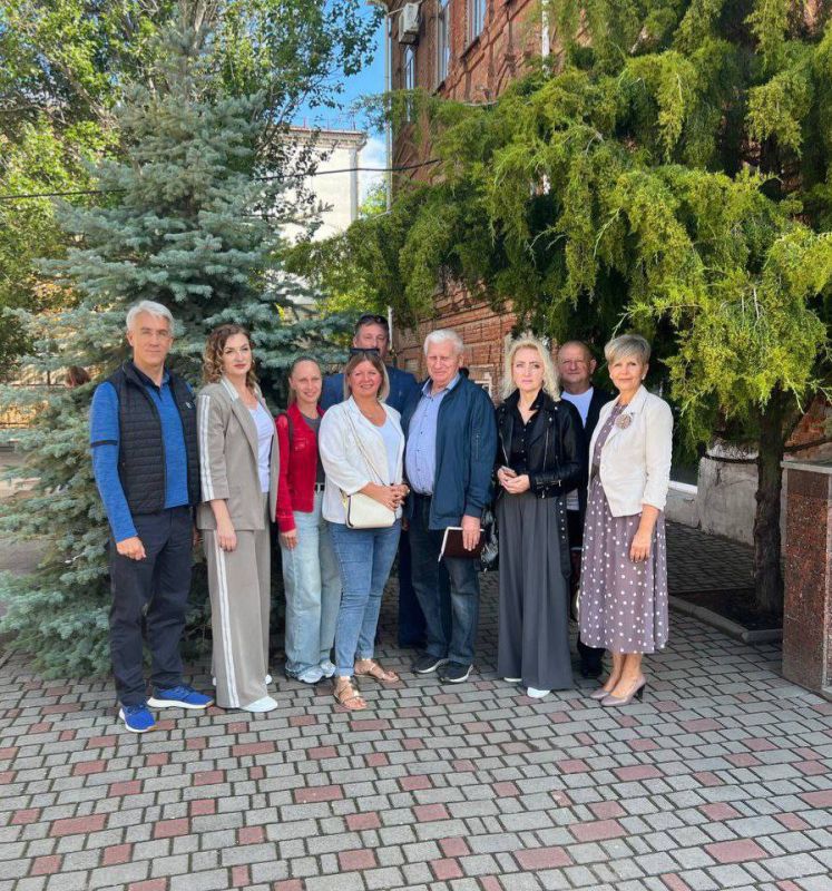 В Бердянске на базе АГПУ состоялась акция «Русский Донбасс» с участием представителей власти, духовенства и молодежи