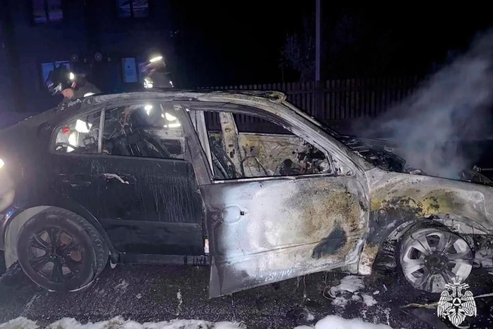 В Бердянске легковой автомобиль загорелся на ходу