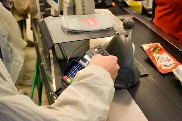 В Запорожской области выдано 446 тысяч российских платежных карт