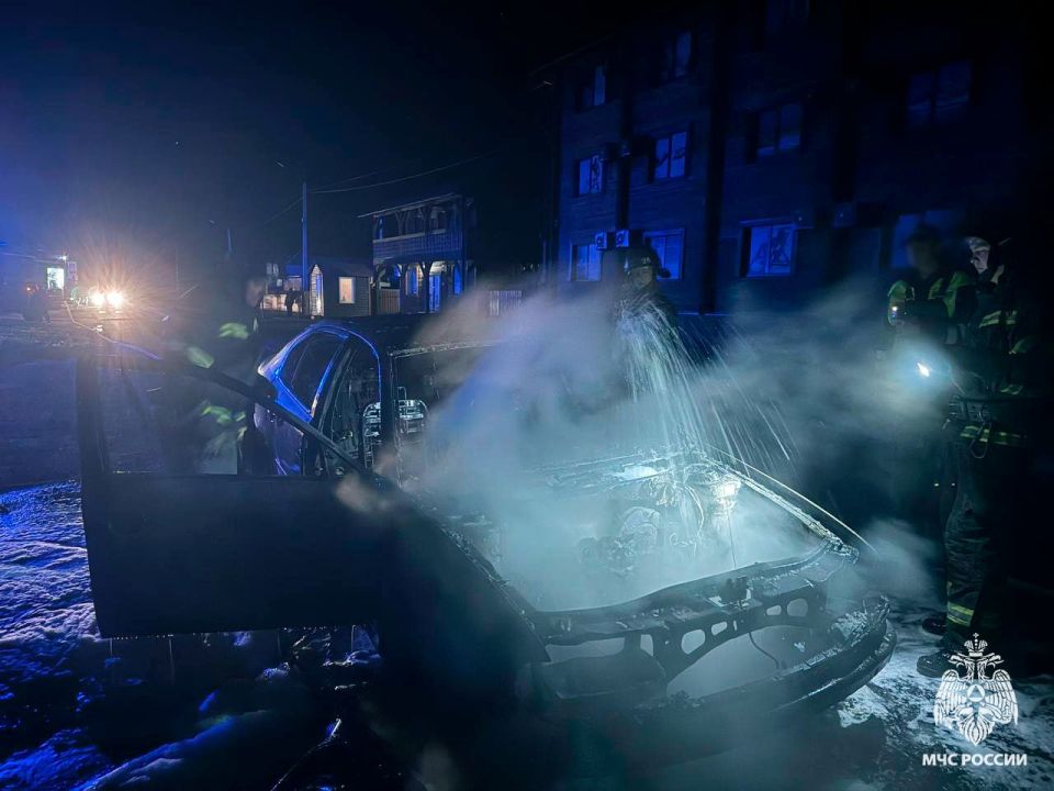 В Бердянске огнеборцы МЧС России ликвидировали возгорание автомобиля на ходу В Бердянске огнеборцы МЧС России ликвидировали возгорание автомобиля на ходу