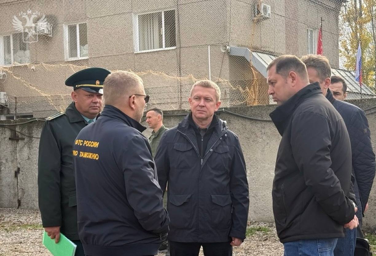 Руководитель ФТС России Валерий Пикалёв прибыл с рабочим визитом в регион деятельности Запорожского таможенного поста Крымской таможни Руководитель ФТС России Валерий Пикалёв прибыл с рабочим визитом в регион деятельности Запорожского таможенного поста Крымской таможни