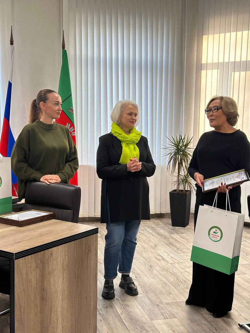 Директор ТФОМС Запорожской области вручила благодарности коллегам