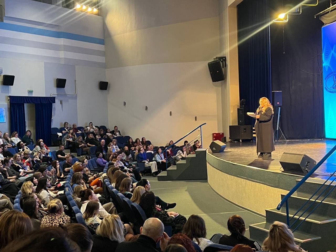 Педагог дополнительного образования, руководитель вокальной лаборатории "Пати-фон" ГБУ ДО ЗО ЦДЮТ г. Бердянск Эвин А.В.стал участником престижного мероприятия - IX большого Всероссийского форума вокального искусства... Педагог дополнительного образования, руководитель вокальной лаборатории "Пати-фон" ГБУ ДО ЗО ЦДЮТ г. Бердянск Эвин А.В.стал участником престижного мероприятия - IX большого Всероссийского форума вокального искусства...