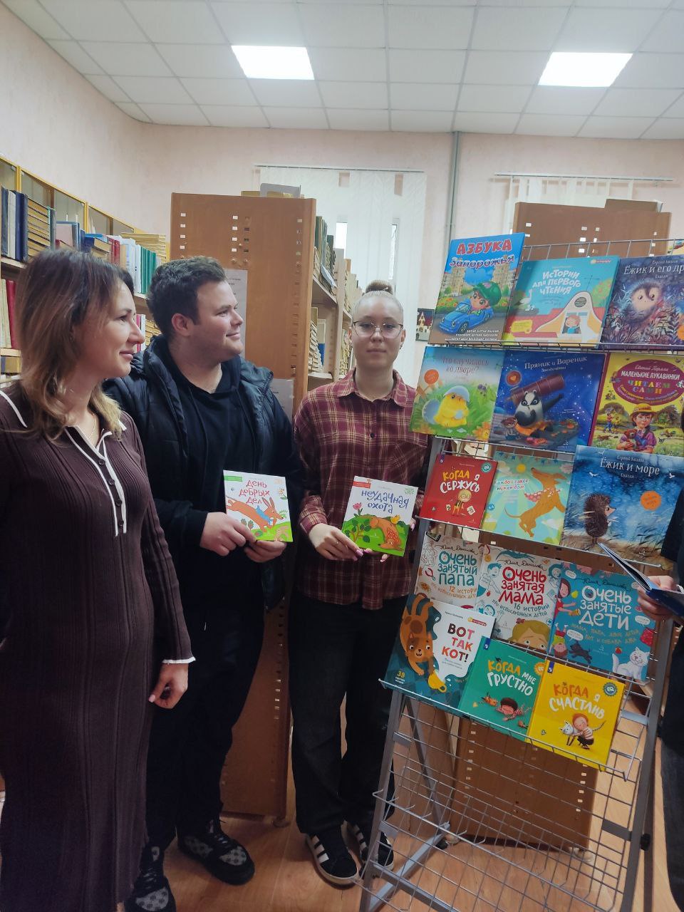 Будущие педагоги АГПУ им. П.Д.Осипенко приняли участие в выставке детской литературы Будущие педагоги АГПУ им. П.Д.Осипенко приняли участие в выставке детской литературы