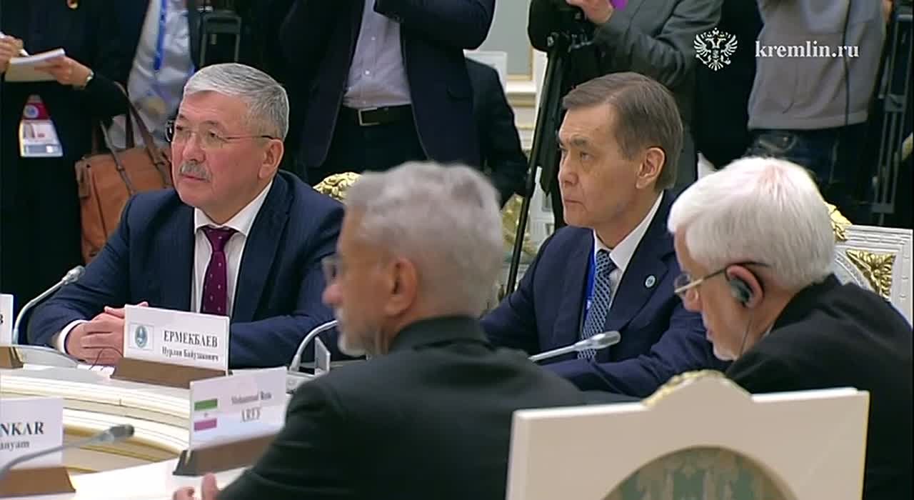 Анна Хорошун: В Екатерининском зале Кремля Президент встретился с главами делегаций – участниками заседания Совета глав правительств государств – членов Шанхайской организации сотрудничества