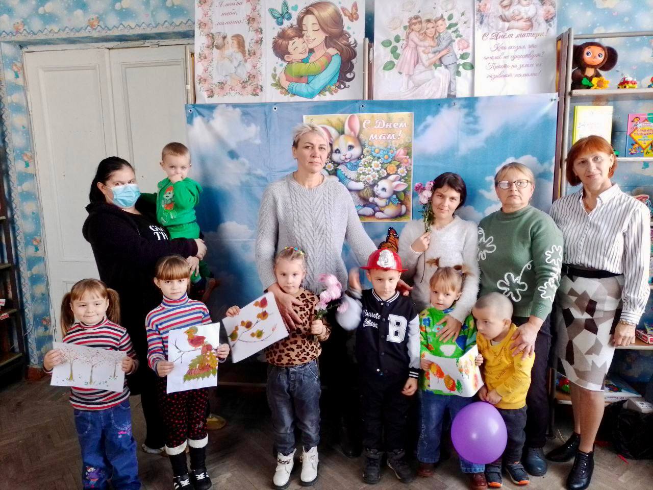 «Ах, какая мама!». 17.11.2025 г. в ГБУ «Комплексный центр социального обслуживания населения» Министерства труда и социальной политики Запорожской области на базе Андреевской библиотеки состоялось мероприятие, приуроченное...