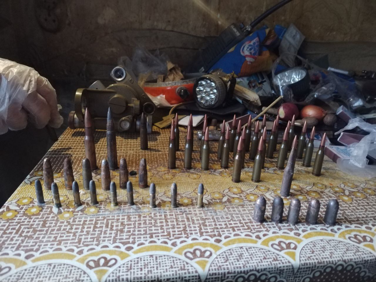 Сотрудники полиции Бердянска продолжают работу по обнаружению и изъятию оружия и боеприпасов Сотрудники полиции Бердянска продолжают работу по обнаружению и изъятию оружия и боеприпасов