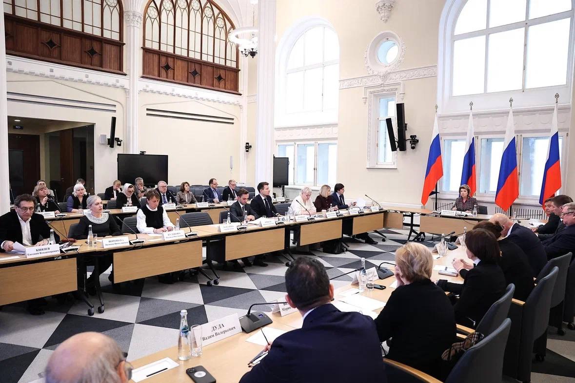 Глава Минпросвещения рассказал о работе по созданию государственных учебников Глава Минпросвещения рассказал о работе по созданию государственных учебников