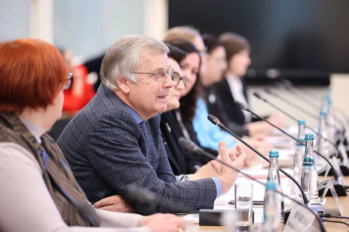 Глава Минпросвещения рассказал о работе по созданию государственных учебников Глава Минпросвещения рассказал о работе по созданию государственных учебников