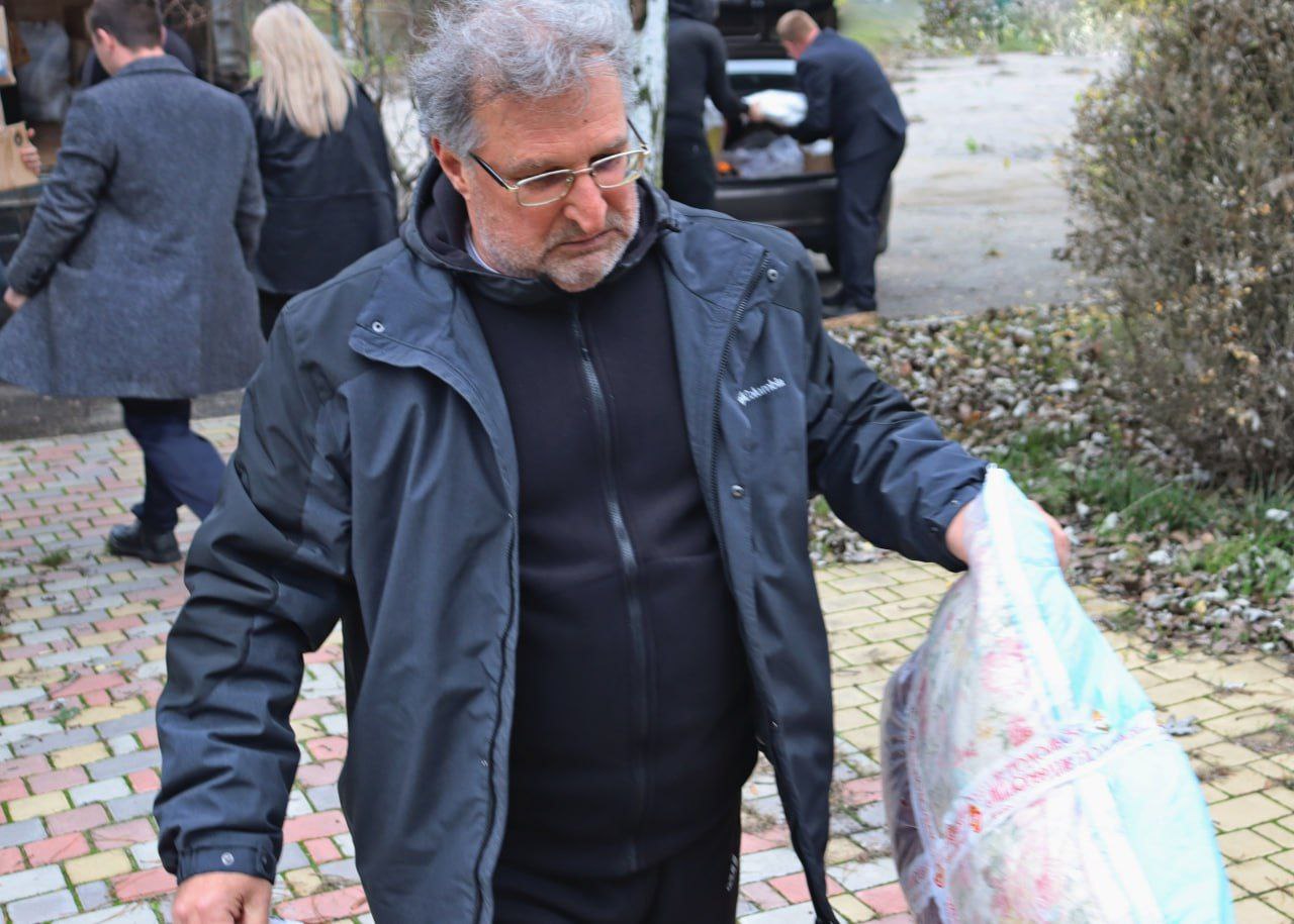 Депутаты «Единой России» передали гуманитарную помощь военнослужащим на реабилитации Депутаты «Единой России» передали гуманитарную помощь военнослужащим на реабилитации