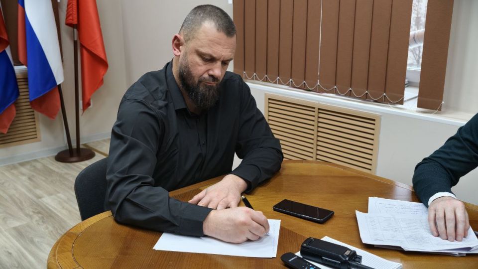 Глава Бердянского муниципального округа следит за «Прямой линией с Владимиром Путиным» Глава Бердянского муниципального округа следит за «Прямой линией с Владимиром Путиным»