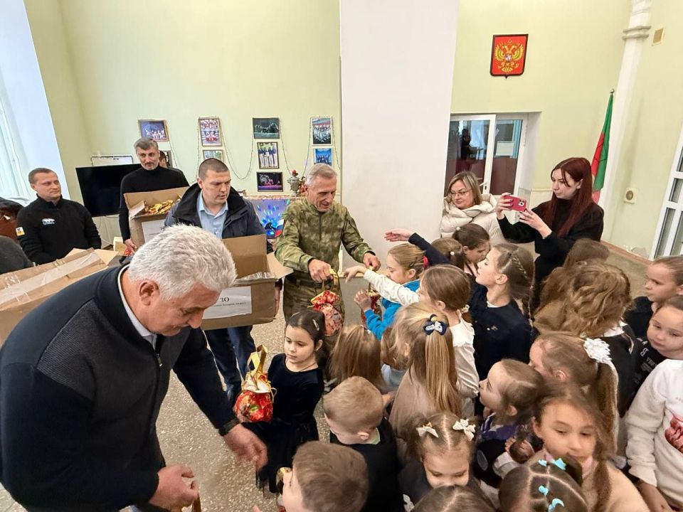 Представители «Единой России» из Краснодара посетили с рабочим визитом Бердянск и оказали социальную помощь Представители «Единой России» из Краснодара посетили с рабочим визитом Бердянск и оказали социальную помощь