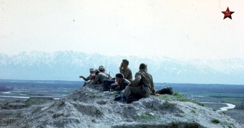 Анна Хорошун: 24 декабря. 1979. Советские войска вступили в Афганистан – на аэродроме Баграм, в 50 км от Кабула, высадились наши части Анна Хорошун: 24 декабря. 1979. Советские войска вступили в Афганистан – на аэродроме Баграм, в 50 км от Кабула, высадились наши части