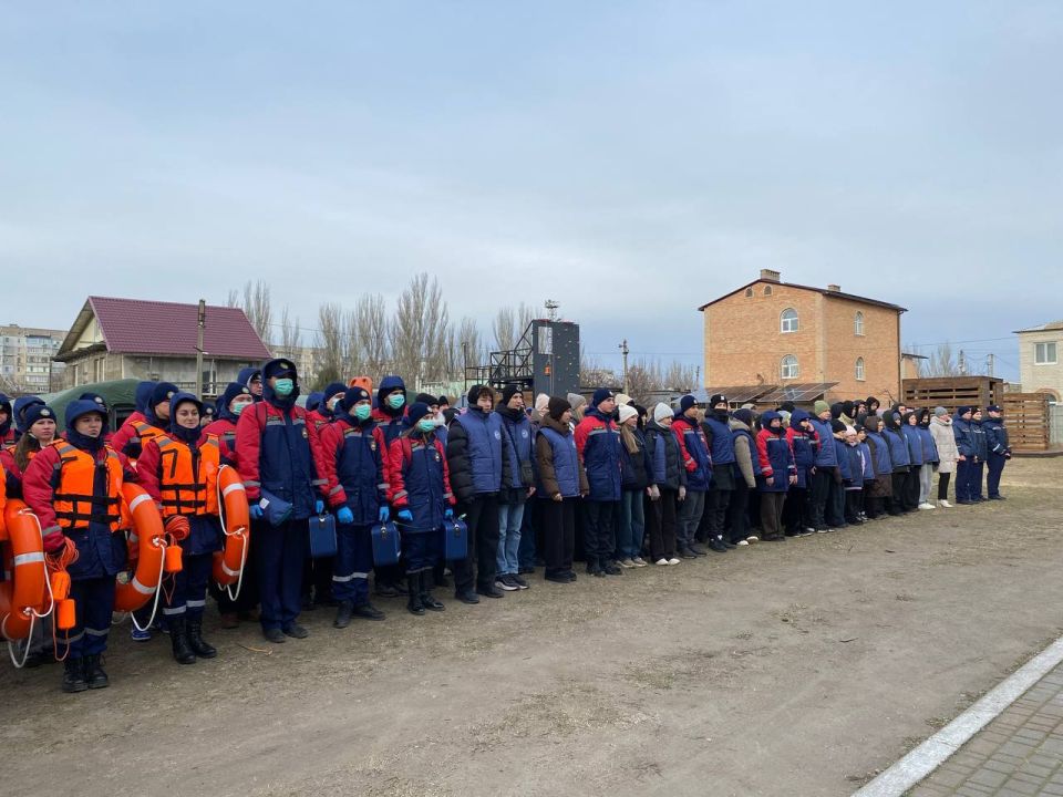 26 декабря школьный спасательный отряд «Гвардия жизни» ГБУ ОО ЗО «Проминевская СОШ № 16» Мелитопольского района принял участие в торжественном открытии учебно-тренировочного центра добровольцев-спасателей ВСКС в городе... 26 декабря школьный спасательный отряд «Гвардия жизни» ГБУ ОО ЗО «Проминевская СОШ № 16» Мелитопольского района принял участие в торжественном открытии учебно-тренировочного центра добровольцев-спасателей ВСКС в городе...
