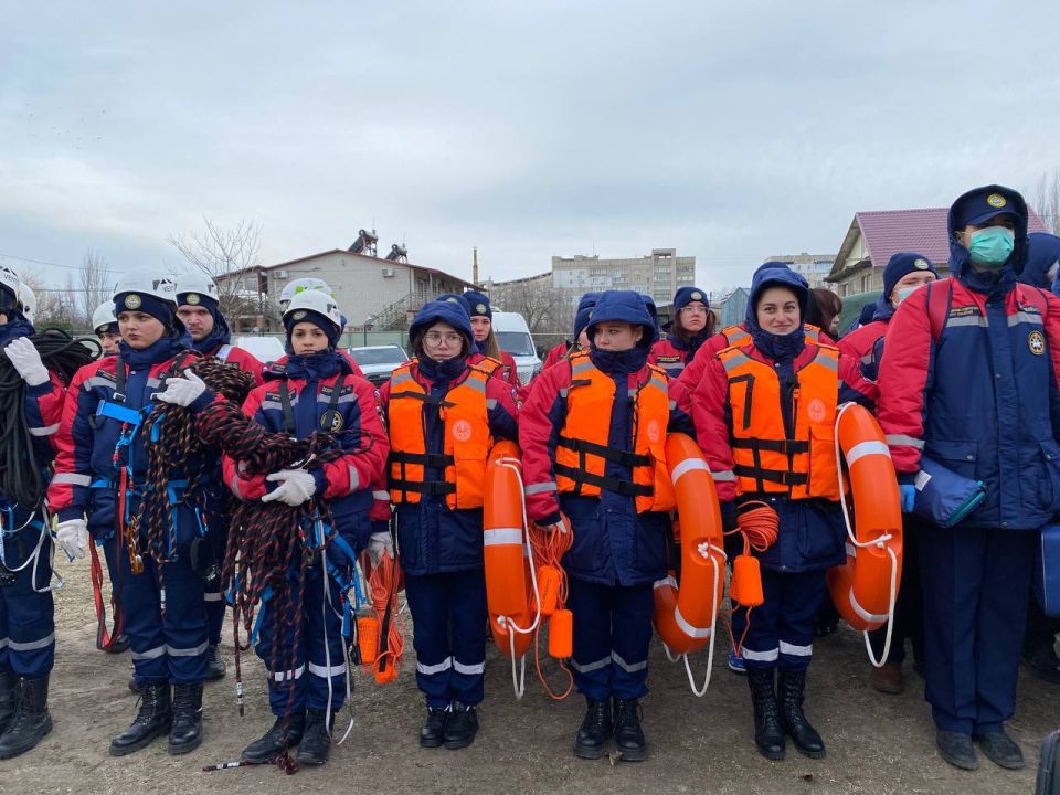 26 декабря школьный спасательный отряд «Гвардия жизни» ГБУ ОО ЗО «Проминевская СОШ № 16» Мелитопольского района принял участие в торжественном открытии учебно-тренировочного центра добровольцев-спасателей ВСКС в городе... 26 декабря школьный спасательный отряд «Гвардия жизни» ГБУ ОО ЗО «Проминевская СОШ № 16» Мелитопольского района принял участие в торжественном открытии учебно-тренировочного центра добровольцев-спасателей ВСКС в городе...