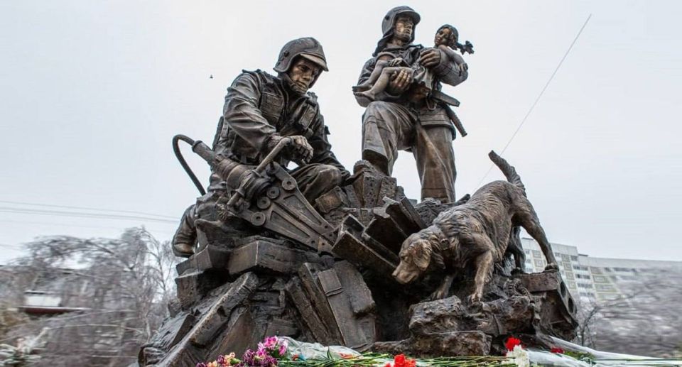 Анна Хорошун: 27 декабря. 1990. Образован Российский Корпус спасателей – МЧС России Анна Хорошун: 27 декабря. 1990. Образован Российский Корпус спасателей – МЧС России