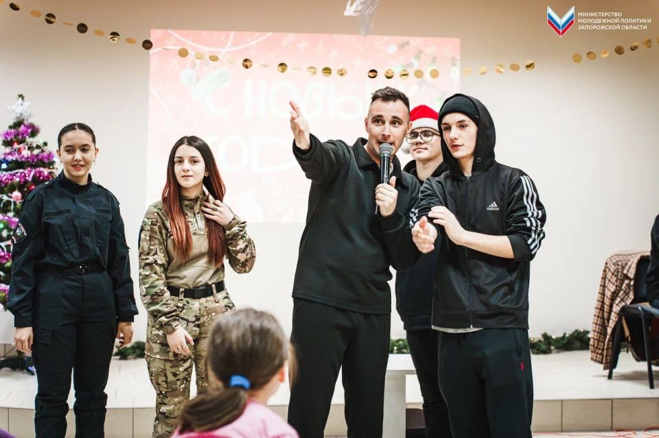 Для молодёжи Бердянска прошло новогоднее мероприятие Для молодёжи Бердянска прошло новогоднее мероприятие
