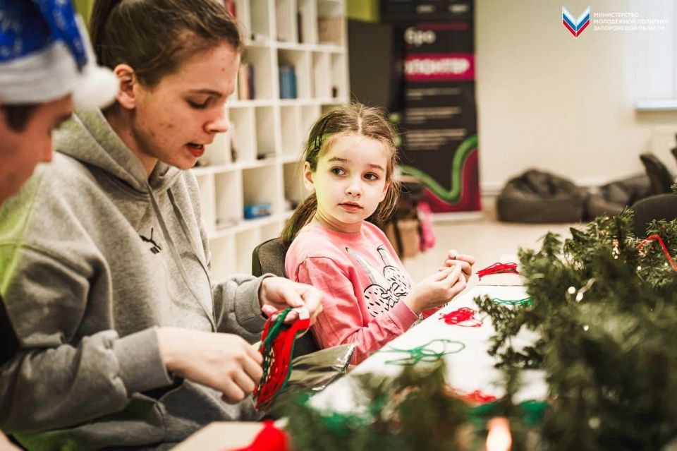 Для молодёжи Бердянска прошло новогоднее мероприятие Для молодёжи Бердянска прошло новогоднее мероприятие