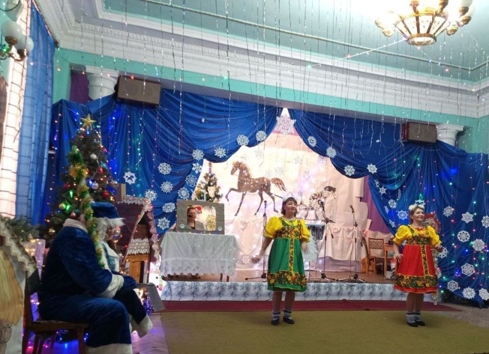 Новогодняя программа в ДК посёлка Андреевка Новогодняя программа в ДК посёлка Андреевка