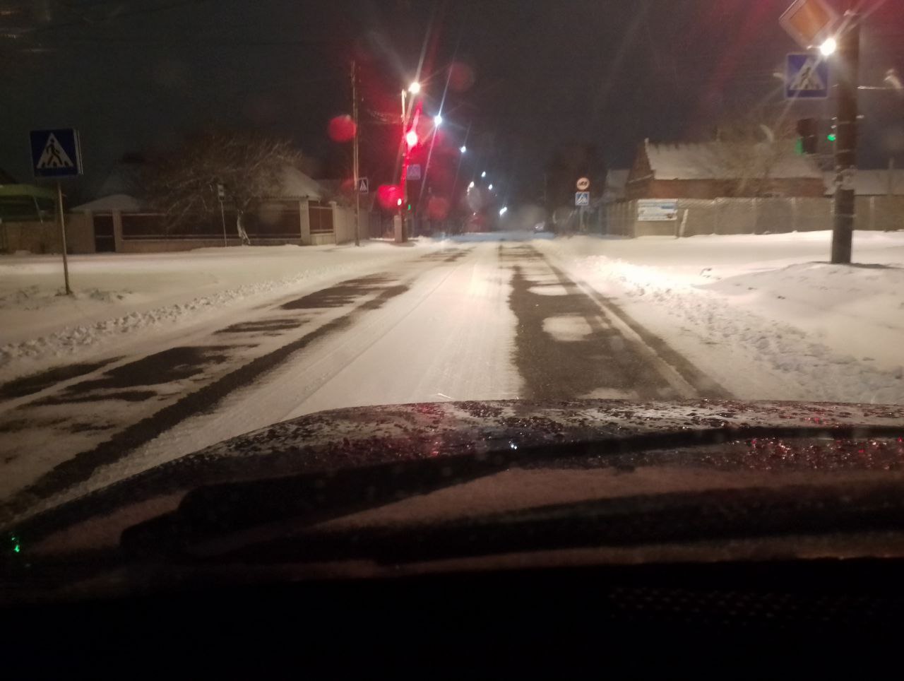 Техника и сотрудники МБУ «Благоустройство. Бердянск» с раннего утра расчищают улицы города от снега Техника и сотрудники МБУ «Благоустройство. Бердянск» с раннего утра расчищают улицы города от снега