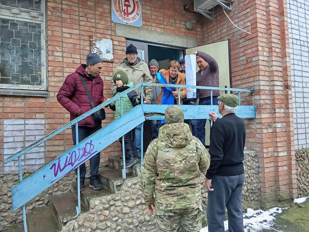 Бердянск передал гуманитарный конвой бойцам СВО к новогодним праздникам Бердянск передал гуманитарный конвой бойцам СВО к новогодним праздникам