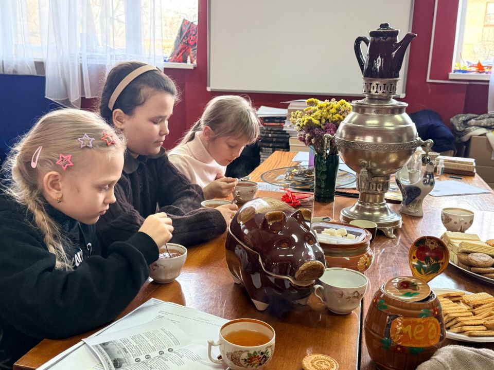 Традиционная встреча за самоваром «Раз в крещенский вечерок» Традиционная встреча за самоваром «Раз в крещенский вечерок»