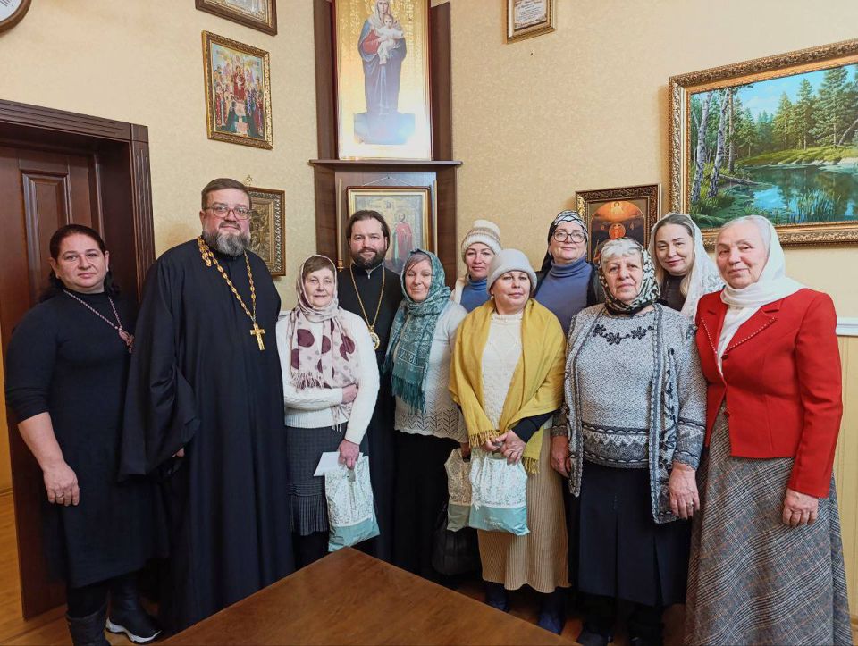 Анна Хорошун: 15 января епископ Бердянский и Приморский Петр встретился с волонтерами Гуманитарного центра г. Бердянска, функционирующего в рамках Патриаршей гуманитарной миссии