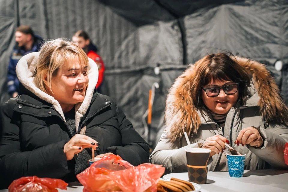 Добровольцы Запорожской области оказывают помощь в пунктах обогрева Добровольцы Запорожской области оказывают помощь в пунктах обогрева