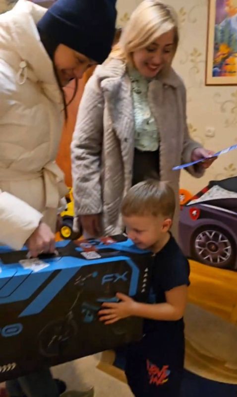 В Бердянске исполнены мечты юных жителей в рамках акции «Ёлка желаний» В Бердянске исполнены мечты юных жителей в рамках акции «Ёлка желаний»