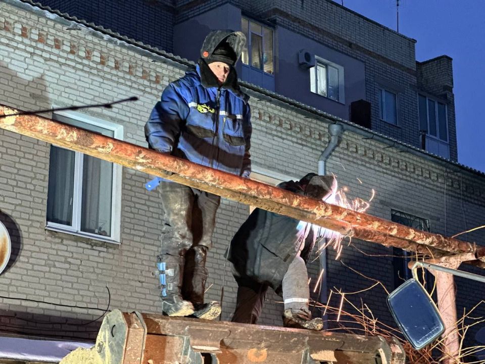 Виктор Емельяненко: Спасатели Пензенской области продолжают оказывать помощь жителям Бердянска Виктор Емельяненко: Спасатели Пензенской области продолжают оказывать помощь жителям Бердянска