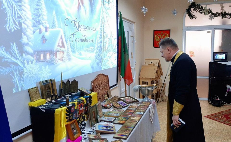 В Доме культуры «Маяк» прошла необыкновенно тёплая и душевная встреча – выставка икон, объединившая жителей Бердянска В Доме культуры «Маяк» прошла необыкновенно тёплая и душевная встреча – выставка икон, объединившая жителей Бердянска