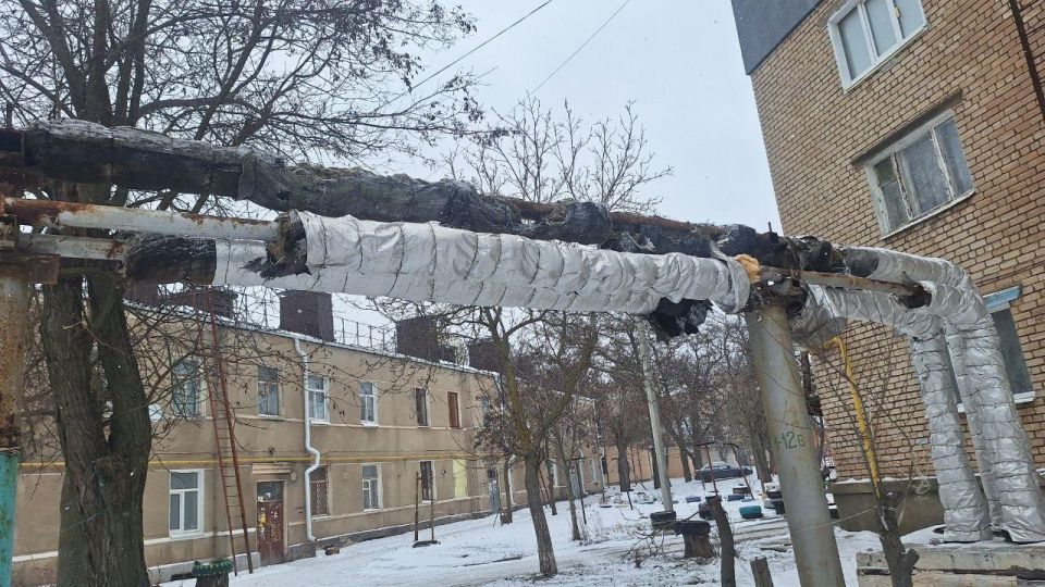 Бригады из нескольких регионов России помогают Бердянску в размораживании тепловых сетей Бригады из нескольких регионов России помогают Бердянску в размораживании тепловых сетей