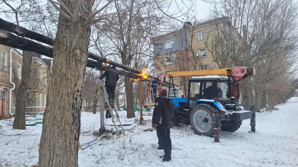 Бригады из нескольких регионов России помогают Бердянску в размораживании тепловых сетей Бригады из нескольких регионов России помогают Бердянску в размораживании тепловых сетей