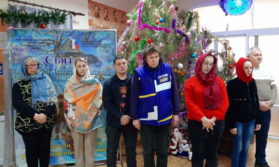 В Доме культуры «Маяк» прошла необыкновенно тёплая и душевная встреча – выставка икон, объединившая жителей Бердянска В Доме культуры «Маяк» прошла необыкновенно тёплая и душевная встреча – выставка икон, объединившая жителей Бердянска