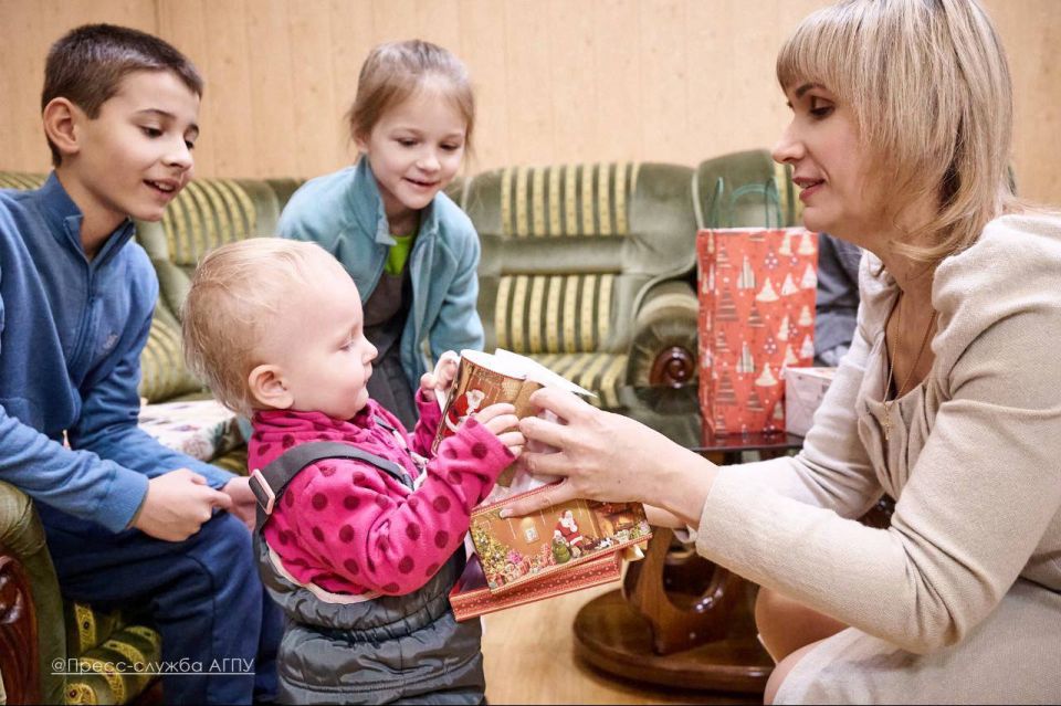 В Запорожской области депутаты исполнили детские желания в рамках акции «Ёлка желаний» В Запорожской области депутаты исполнили детские желания в рамках акции «Ёлка желаний»